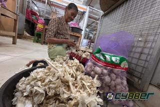 Disebut Rp700 Ribu per Kg, Buruh Pengupas Bawang di Solo: Tak Masuk Akal